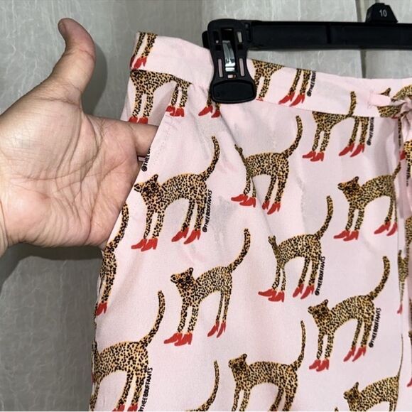 Bouffants & Broken Hearts XL Pink Animal Leopard Red Stilettos Print PJ Set - Picture 13 of 16